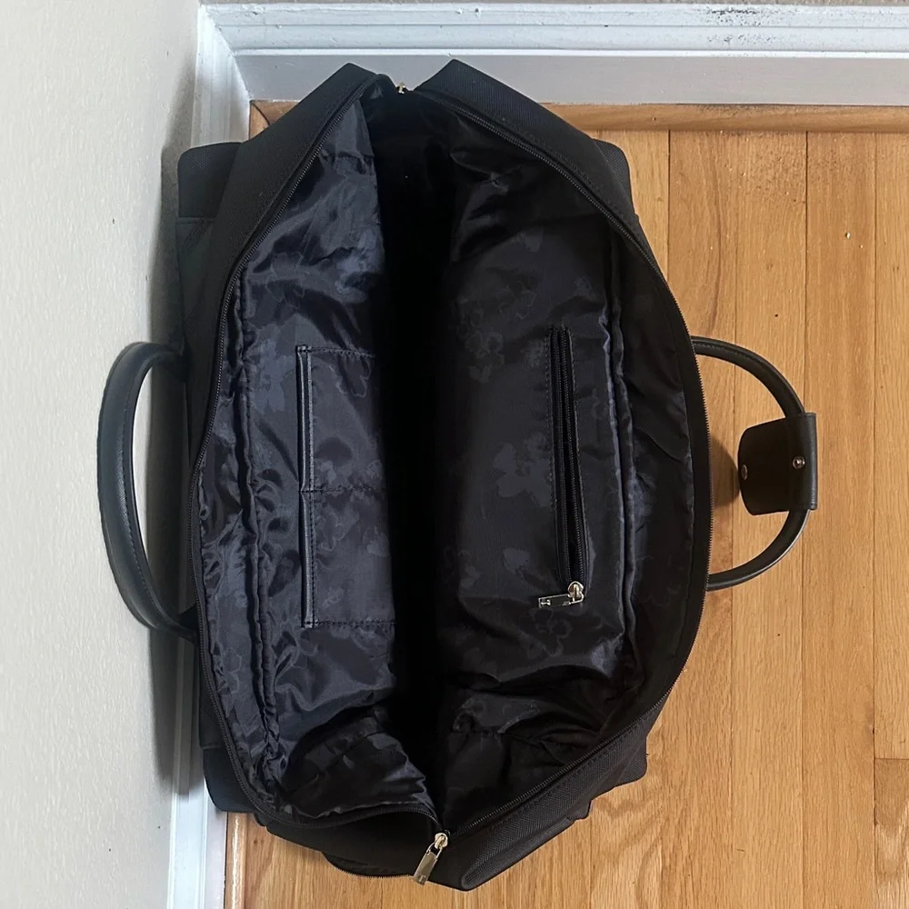 Ted Baker stylish, black travel bag with pull handle and wheels. - Picture 5 of 8